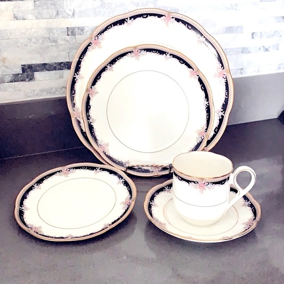Noritake Luxury Palais Royal 5 Piece Place Setting bone porcelain plates cups